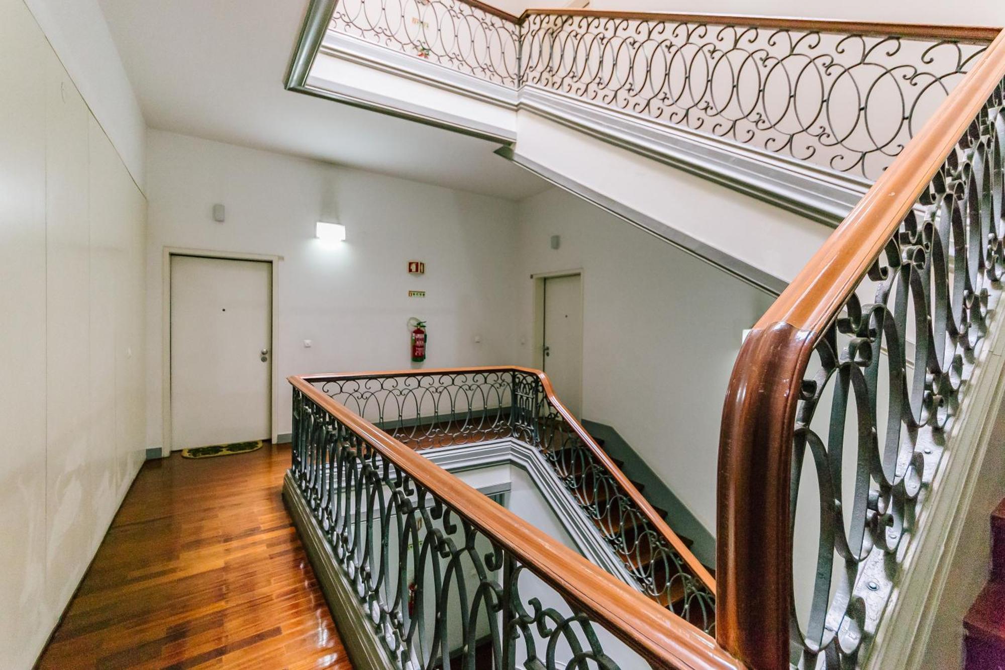 Chiado 2 Bedroom Elegant Apartment リスボン エクステリア 写真
